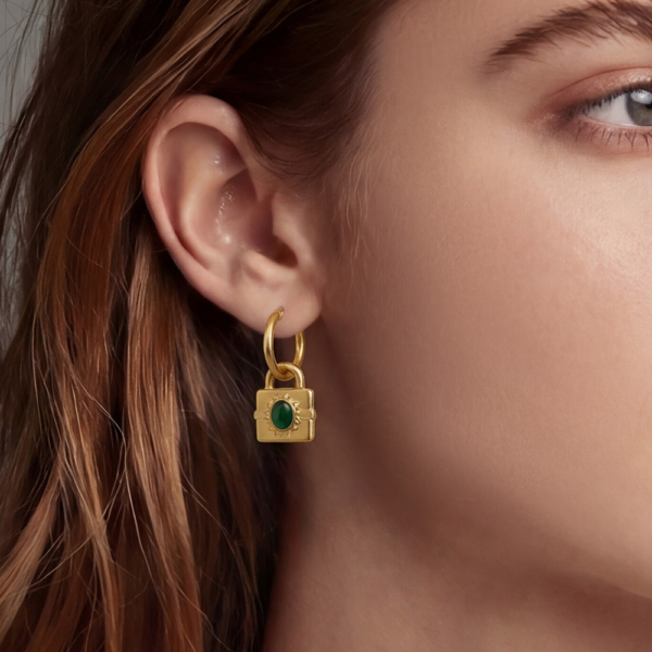 Diamond lock-shaped earrings in 18K gold